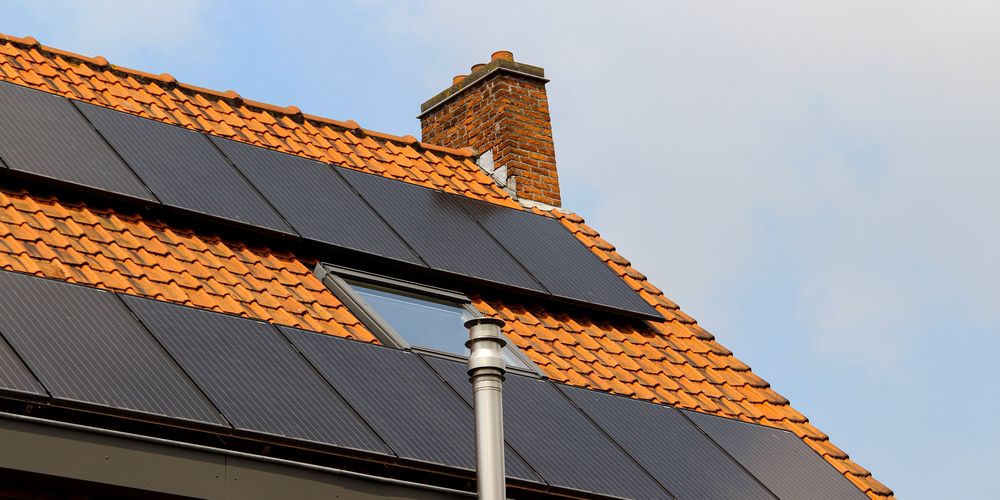 Terugleverkosten zonnepanelen moeten transparanter stelt consumentenbond 