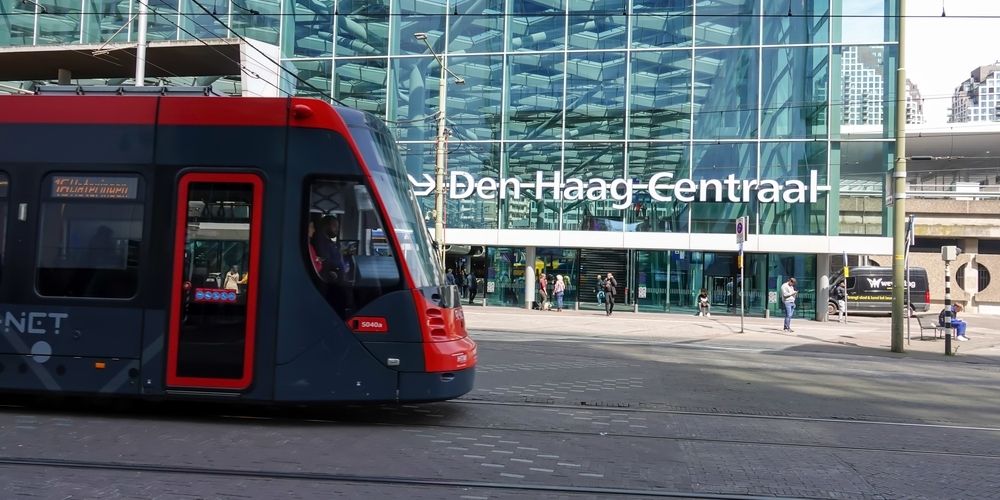 Na Rotterdam mag nu ook Den Haag laadpalen aansluiten op bovenleiding tram